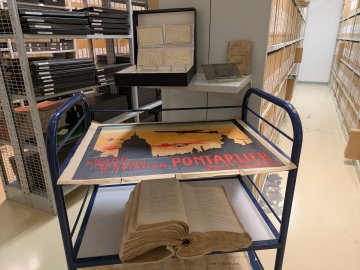 Visite guidée du magasin de conservation des archives