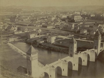 Exposition : Quand le Pont Valentré regarde la ville…