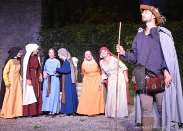 Exposition "Patrimoine de la photographie : les costumes à travers les époques"