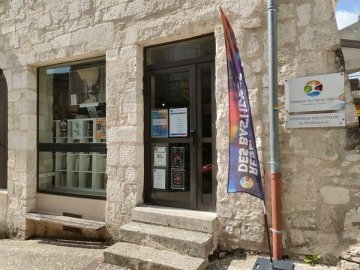 Une collection de cartes postales à la médiathèque de Monflanquin
