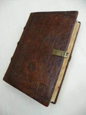 Restauration de livres anciens