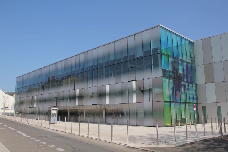 Derrière les murs des Archives