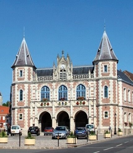 Le géant "T'cho Chales" et le Messager - Auxi-le-Château