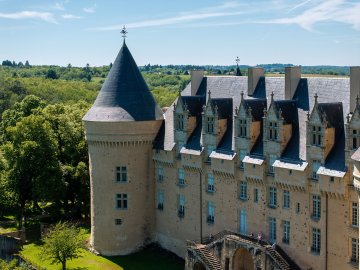Visite accompagnée - Le château de Rochechouart : Un patrimoine architectural réinventé