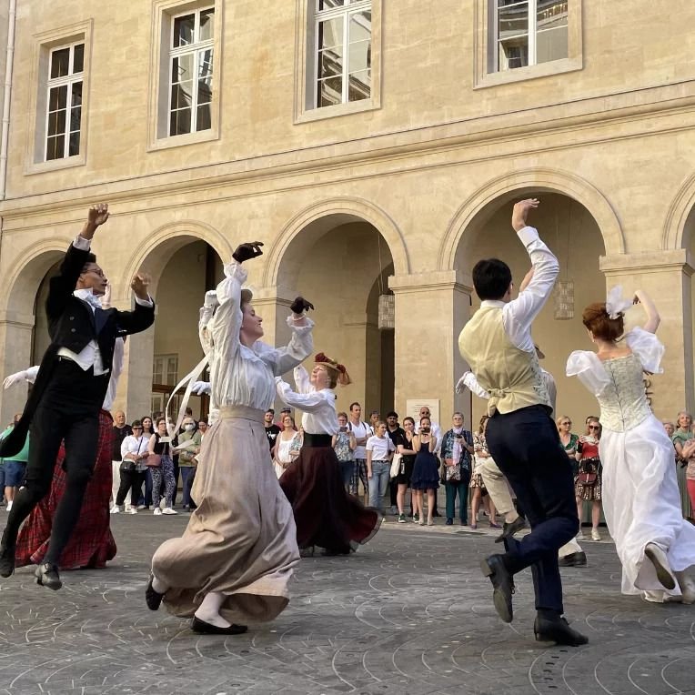 Bal 1900 : danses animalières