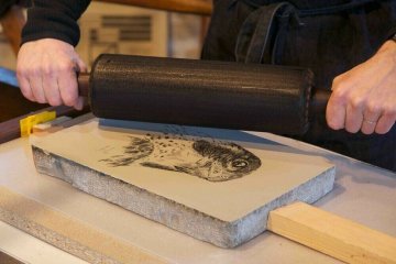 Visite de l'atelier de lithographie La Pierre qui Encre