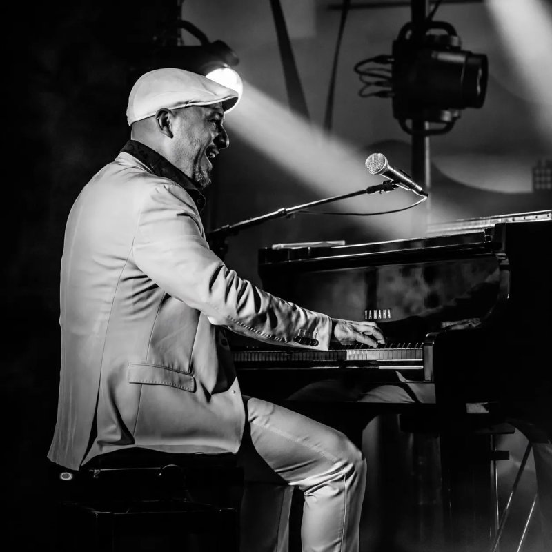 Gabriel Palatchi en concert intime au Caveau des Arcades à Arras