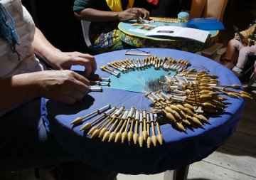 Démonstration de dentelle à la main