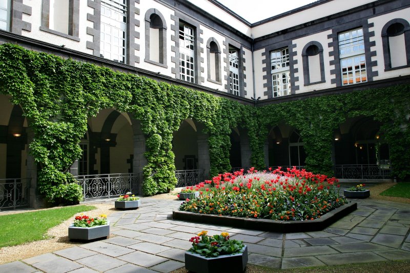 Hôtel de Ville - Tribunal - Prison