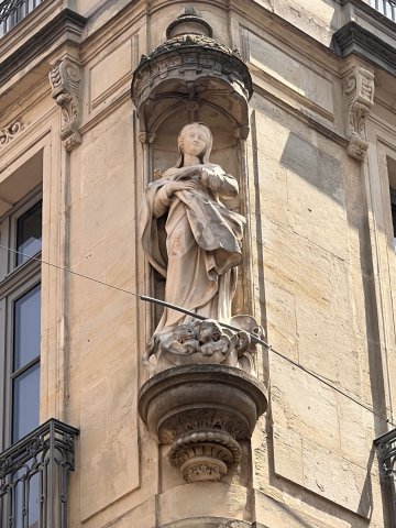 La sculpture en bastide Saint-Louis à Carcassonne