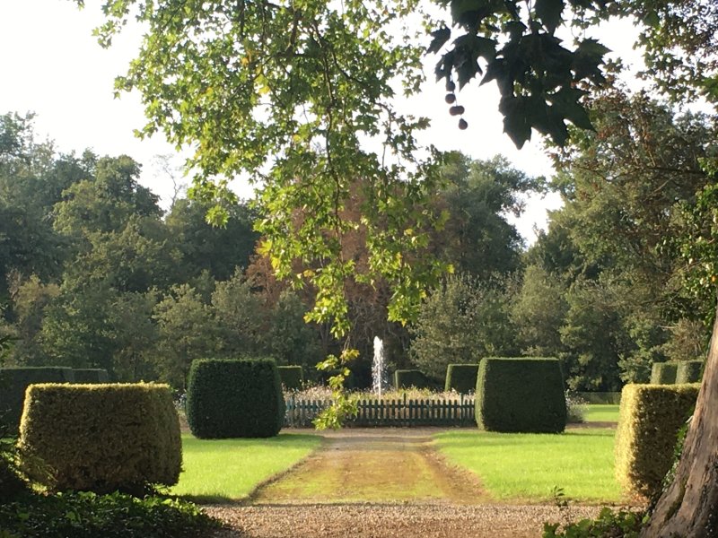 Visite accompagnée d'un grand jardin historique en bord de rivière