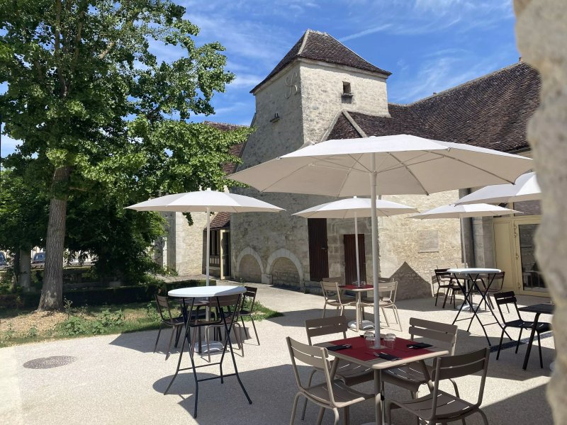Ambiance pique-nique et bar à jeux à la Cité de Chablis