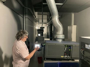 Visite des cabines du cinéma VEO Grand-Lumière