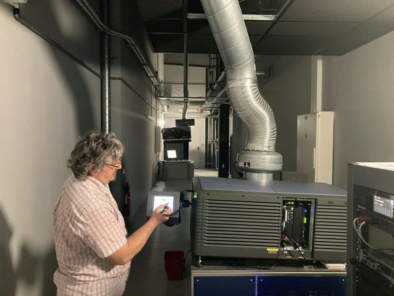 Visite des cabines du cinéma VEO Grand-Lumière