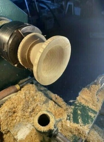 Démonstration de tournage sur bois à l'atelier des Bois de Falone