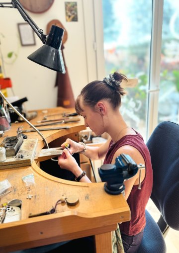 Découverte d'un atelier de bijouterie artisanale