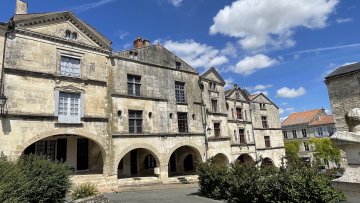 De la place Belliard au portail du château Gaillard