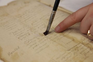 Visite de l'atelier de reliure-restauration des Archives départementales du Doubs