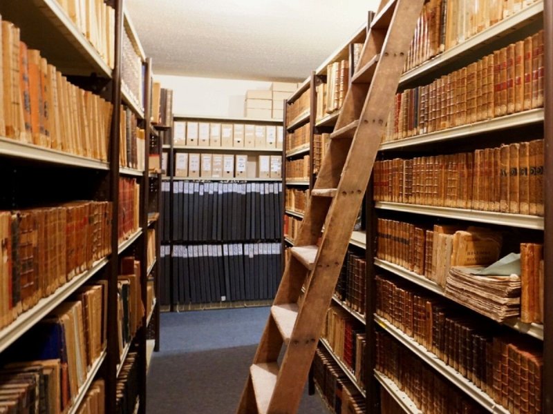 Visite de la réserve de livres anciens