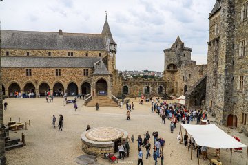 Visite libre de la cour du château