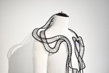 Exposition "Paraître : parure, costume, ornement" à la Maison des Métiers d'Art et du Design