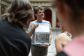 Visitez le palais universitaire et la bibliothèque d’Histoire