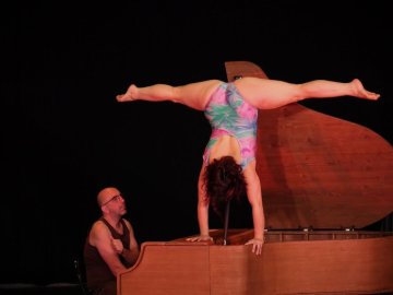 Santa - Ce qu'il me reste de la corse. Pour la Nuit du cirque.