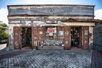 Découverte de la "Boutik Chinois" de Sainte-Anne