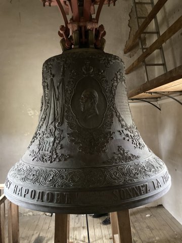 Découverte d'une cloche russe, offerte par le tsar Nicolas II, dans la Vienne