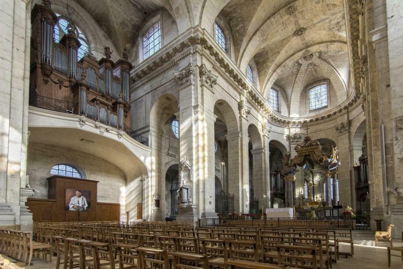 Découvrez une collégiale