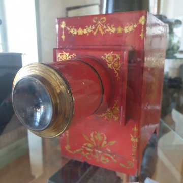 Visite de l'exposition " 200 ans d'images animées" de la lanterne magique au cinéma numérique