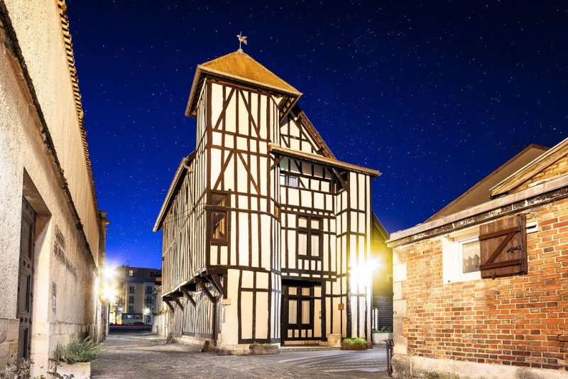 Visite d'une des plus anciennes maisons à pans de bois de Châlons-en-Champagne