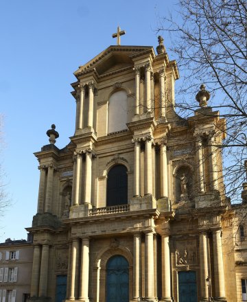 Visite guidée de la basilique avec des jumelles