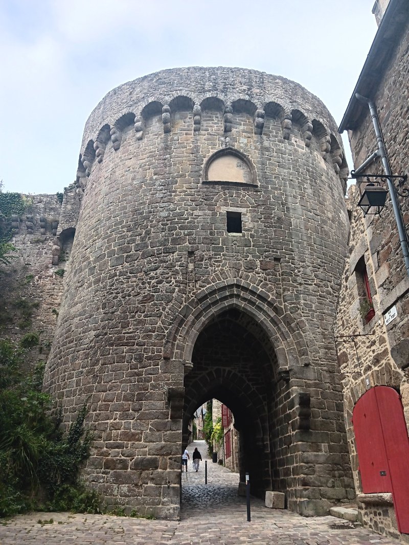 Visite guidée de la promenade nord des remparts de Dinan (du Jerzual à la tour Saint-Julien)