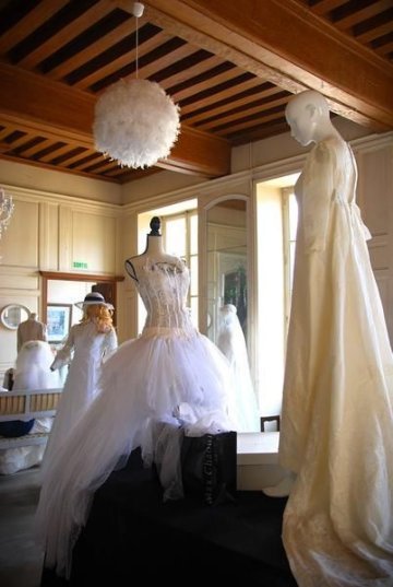 Exposition de robes de mariées allant de 1900 à 2020