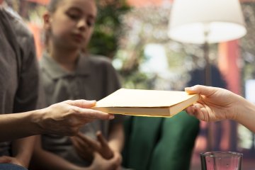 Bibliothèque vivante : dedans, dehors, maintenons le lien