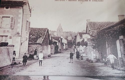 Patrimoine et photographie : flânerie dans le bourg de Saulgé