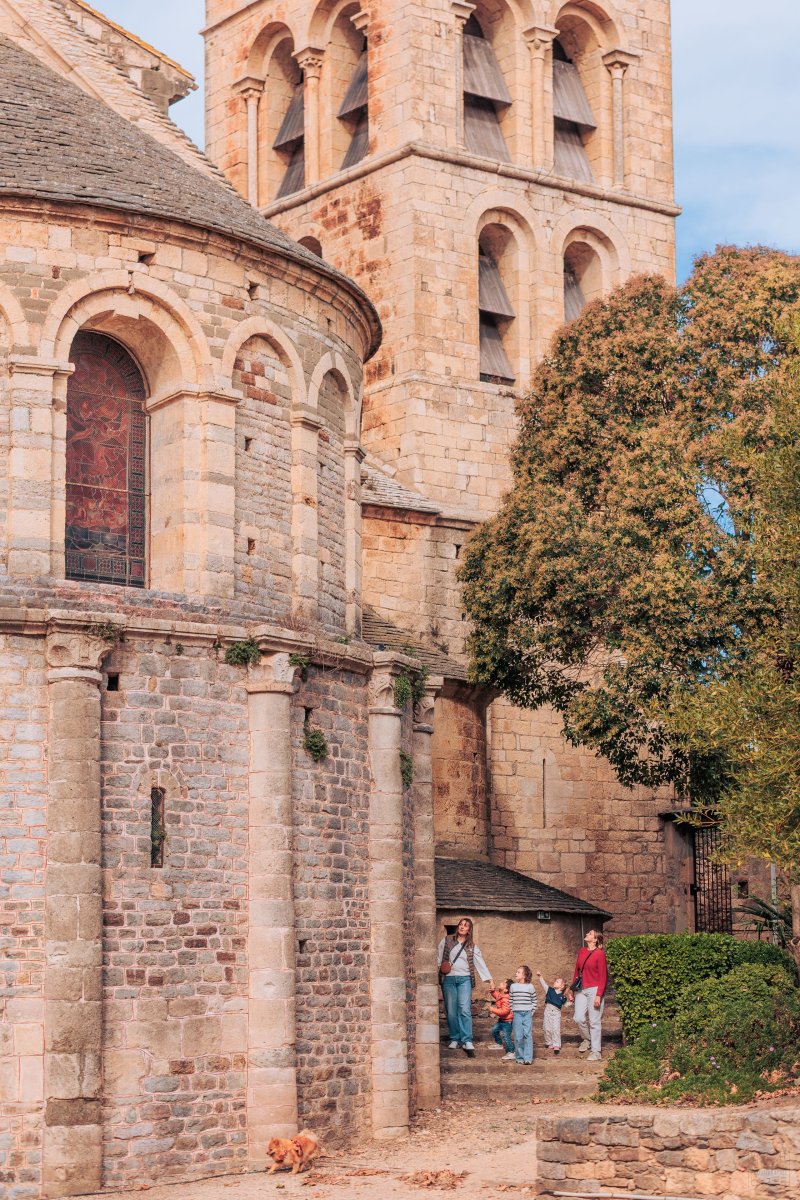 Visitez l'abbaye de Caunes-Minervois, village des Arts et des Cultures - Terre de marbre