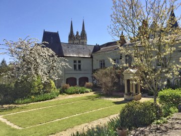 Visite libre de la cour et du jardin