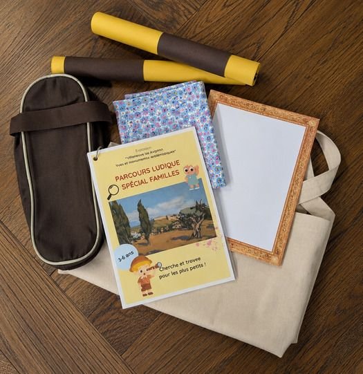 Un sac de jeux pour explorer l’exposition en s’amusant « Villeneuve-lez-Avignon. Vues et monuments emblématiques »