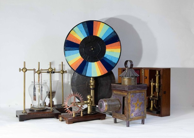 « 150 ans de patrimoine, l’UCO ouvre ses réserves » : Visite de la réserve d’instruments scientifiques ancien de l’UCO