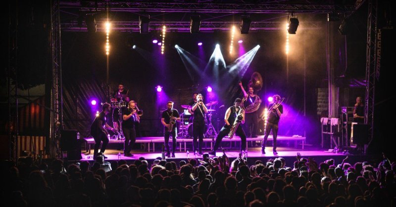 Soirée de lancement du Théâtre Astrée avec la fanfare LGMX en plein air !