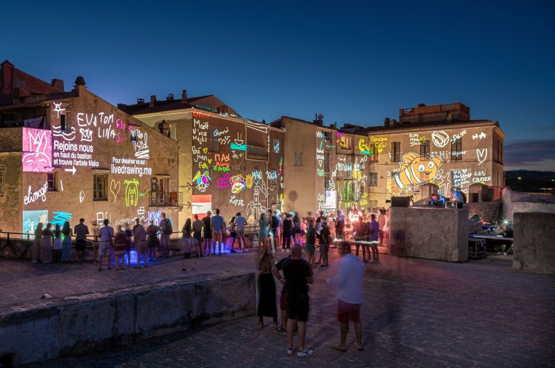 Projection Let's Draw au Jardin des Beaux-Arts