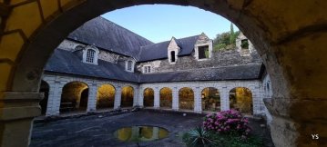visite de l'ancien couvent de la Baumette