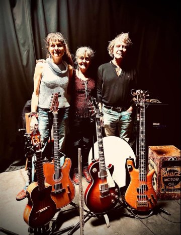 Une guitare, une citoyenne
