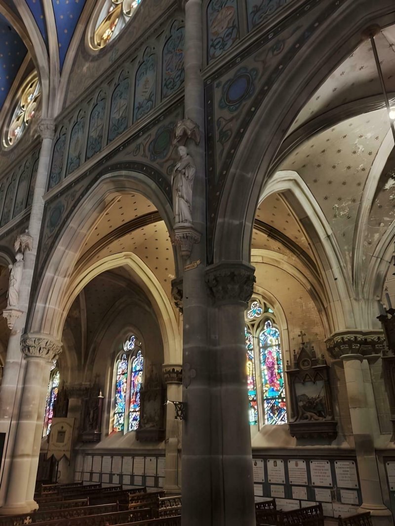 Découverte libre de l’une des premières basiliques édifiées dans le style néogothique