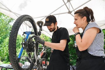 Atelier vélo : diagnostic et petite réparation, marquage Bicycode et sécurité routière vue du guidon