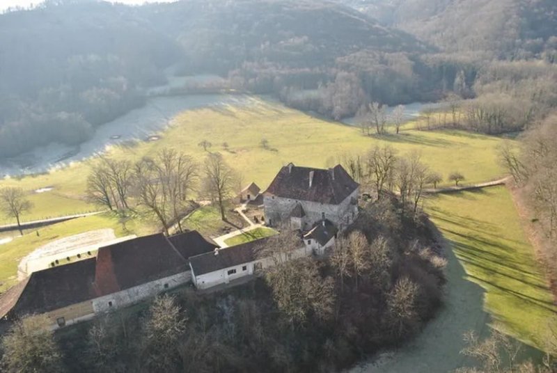 Visite guidée des extérieurs de la Maison Forte du Mollarond - 14ème siècle