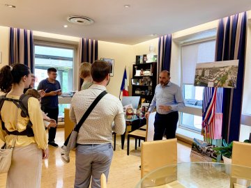 Visite du bureau du Maire
