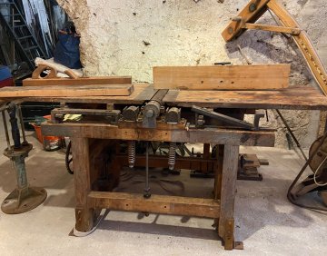 Exposition d'outils anciens et photos